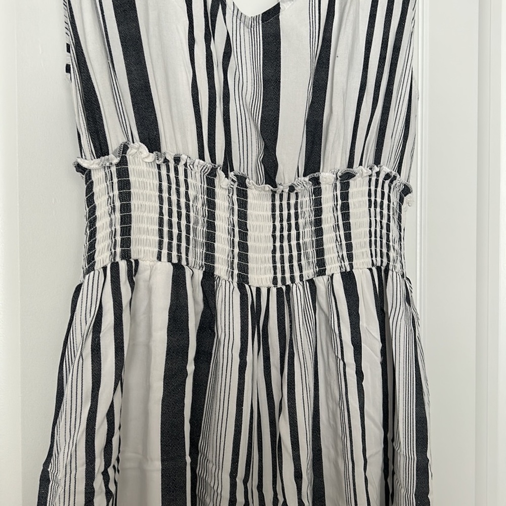 Open back wide leg jumpsuit - Picture 2 of 3